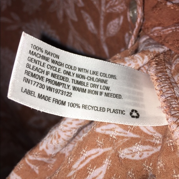 Universal Thread Floral Short Sleeve Button Down - Picture 4 of 9